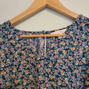 Lauren Conrad Blue Floral Short Sleeve Blouse Size S
